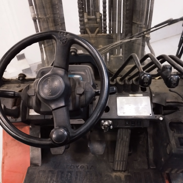 Chariot élévateur gaz Toyota 02-7fgf30