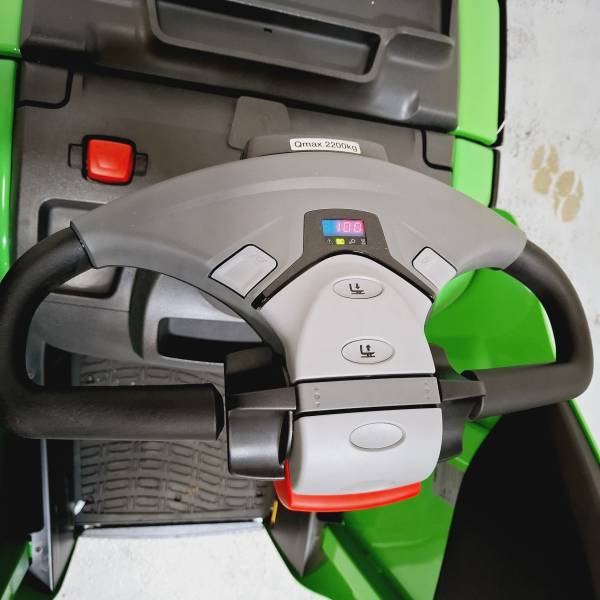 Transpalette autoporté 2T2 CESAB P322 7