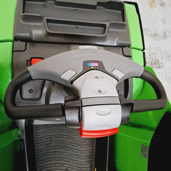 Transpalette autoporté CESAB P322 7