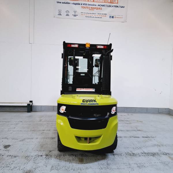 Chariot élévateur diesel neuf Clark S35D 3