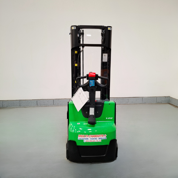 Gerbeur électrique accompagnant CESAB S212