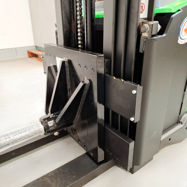 Gerbeur électrique accompagnant CESAB S212
