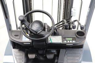 Chariot-elevateur-diesel-toyota-2500-3