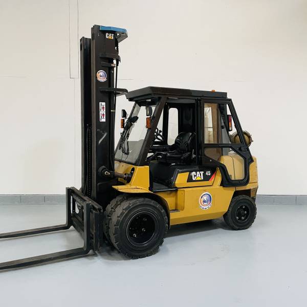 chariot-elevateur-gaz-caterpillar-gp45k2-21818