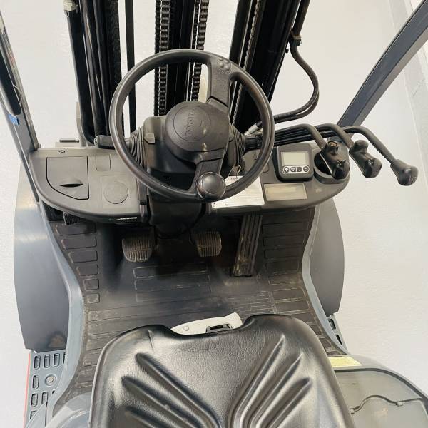 chariot-elevateur-gaz-toyota-02-8fgf25-22076-5