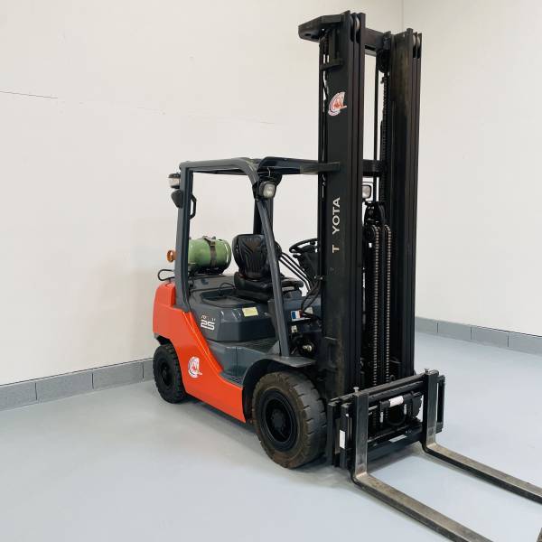 chariot-elevateur-gaz-toyota-02-8fgf25-22076-2