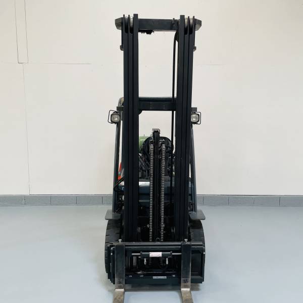 chariot-elevateur-gaz-toyota-02-8fgf25-22076-3