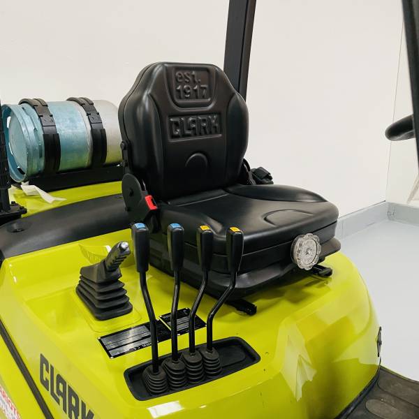 chariot-elevateur-clark-gts30l-22080-3